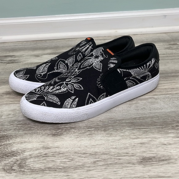 Men’s Adidas Slip On Shoes - Picture 2 of 9